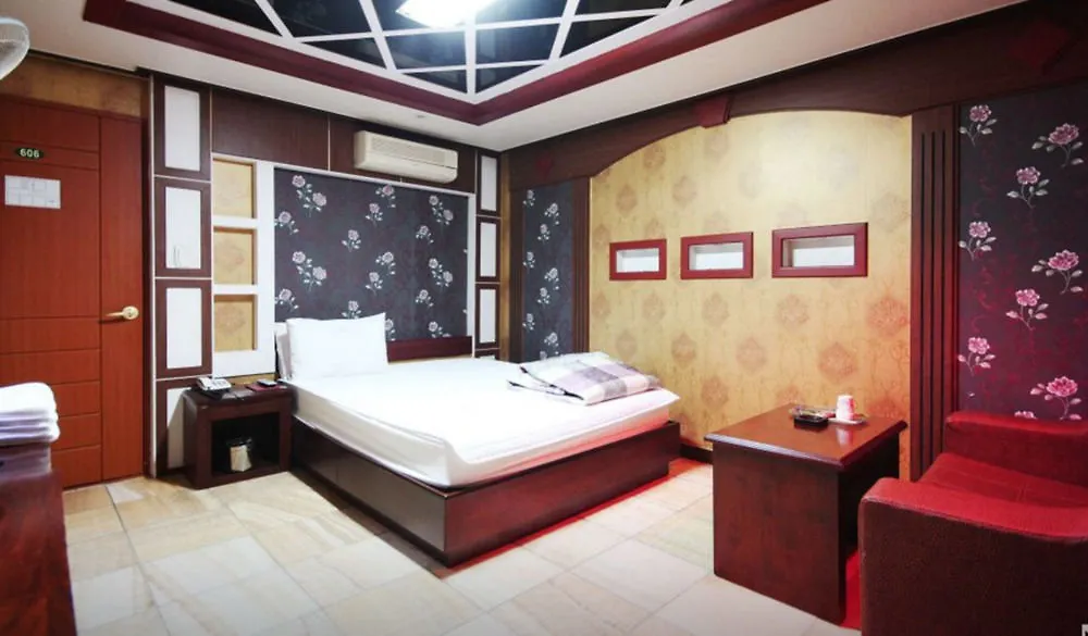 Plus Motel Busan