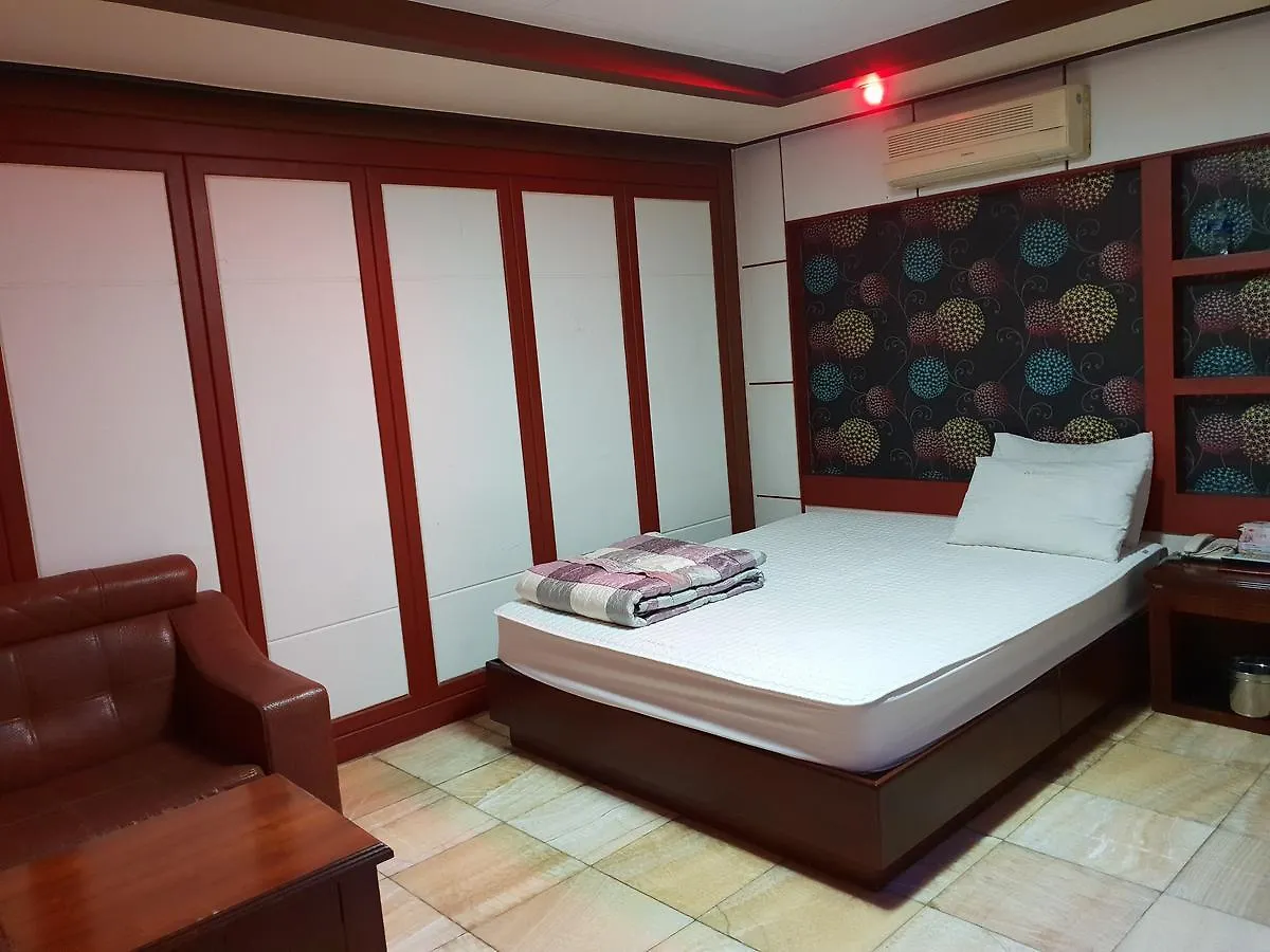 Plus Motel Busan